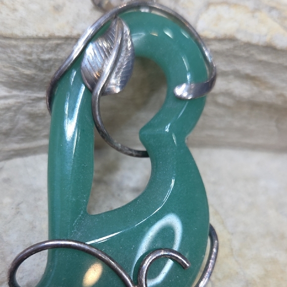 Sterling Silver Jadite Letter B Leaf Pendant - Picture 3 of 8